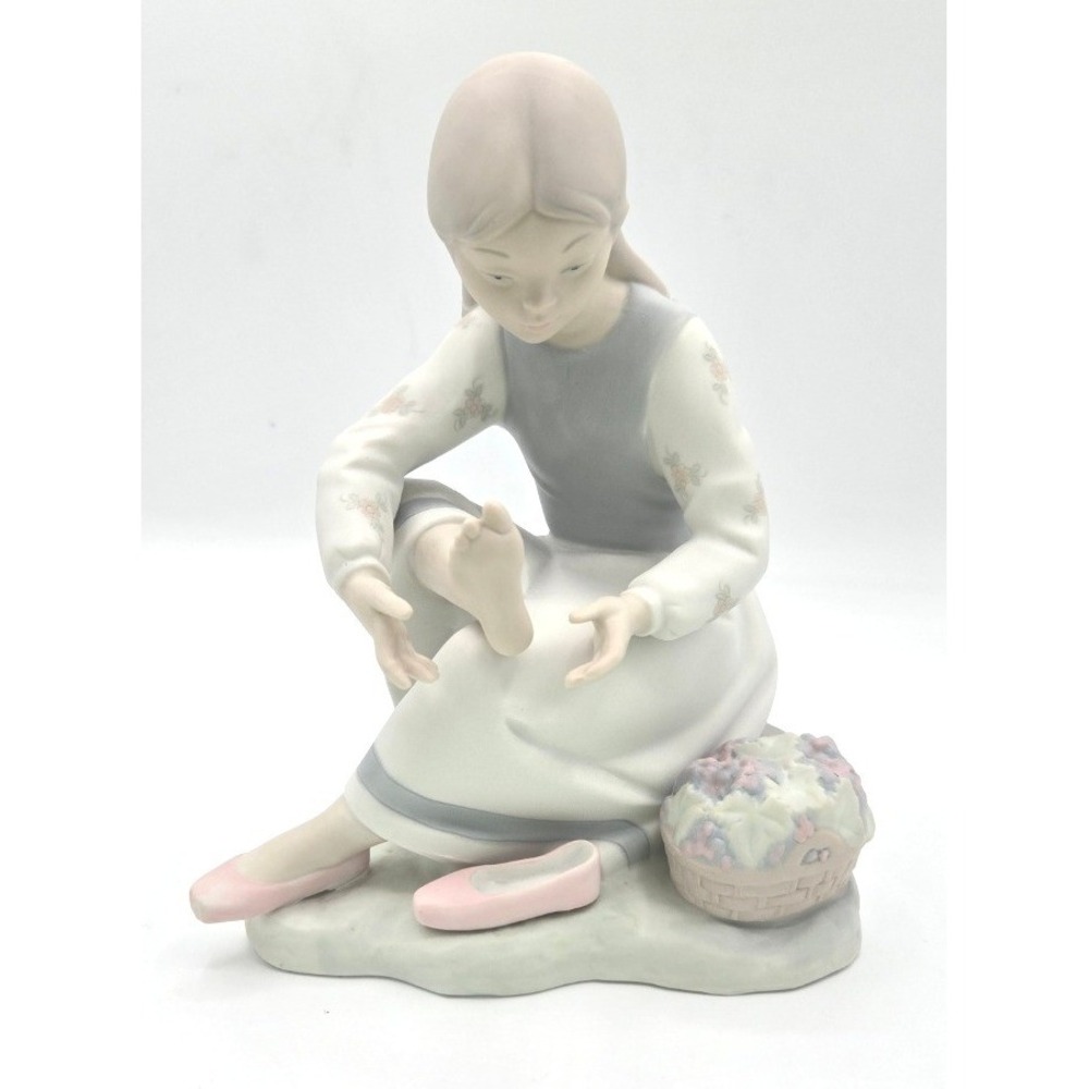 NAO by Lladró Spanish Porcelain Figurine – Seated Girl with Flower‎ Basket 7"